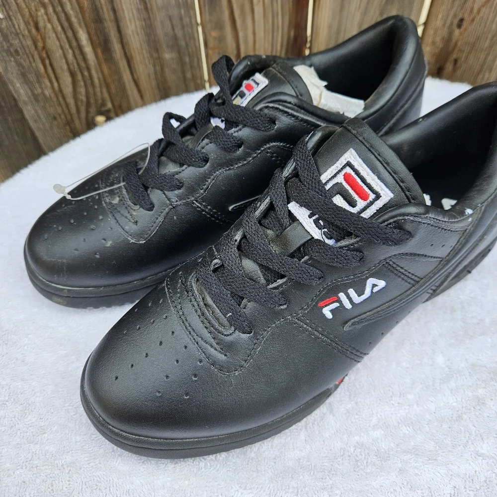 Fila Big Kids  Black and Red Sneakers  Size 5 - Picture 12 of 16